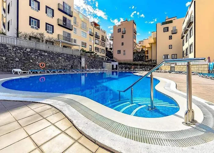 Two properties Desirable Rooftop Terrace in 2 Bedroom apartment with WiFi OR 3 Bedroom one floor Studio Apartment, WiFi, No Terrace, Callao Salvaje, Tenerife